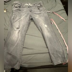 Universal thread 20WR black/grey distressed straight leg jeans